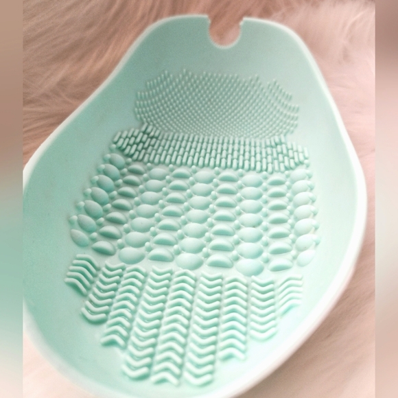 Make-up Brush Cleaner Silicone Mat - Picture 2 of 4